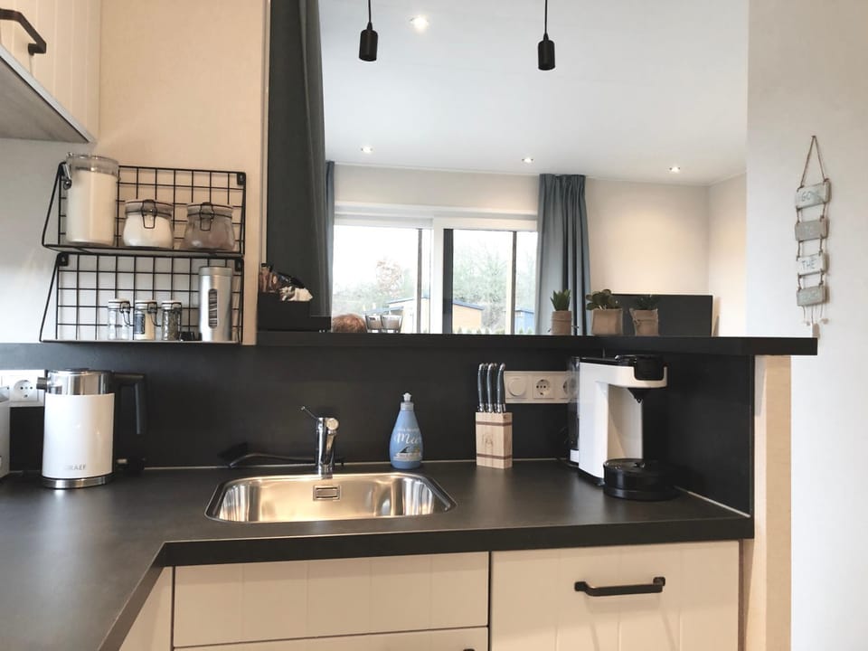 Coffee/tea facilities, Kitchen or kitchenette, kitchen