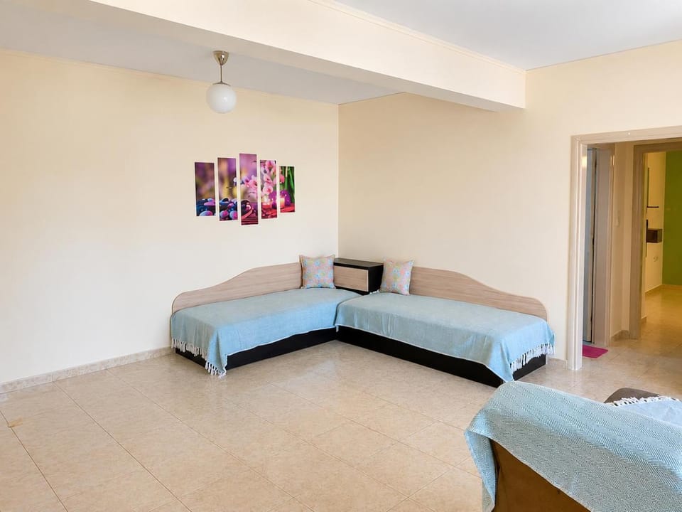 Bed, Living room, Seating area