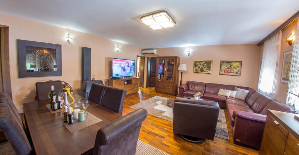 TV and multimedia, Living room, Seating area