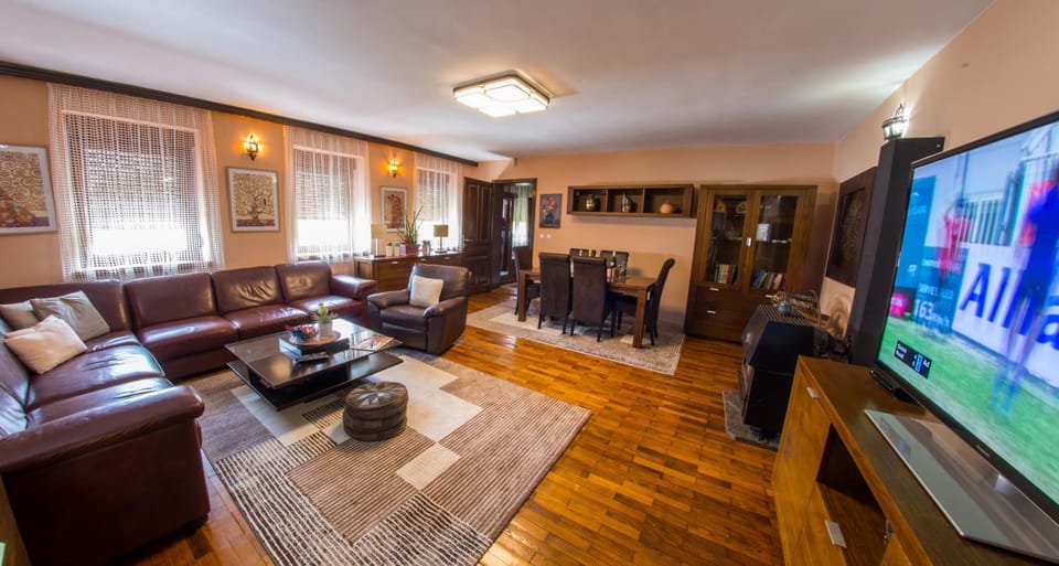 TV and multimedia, Living room, Seating area