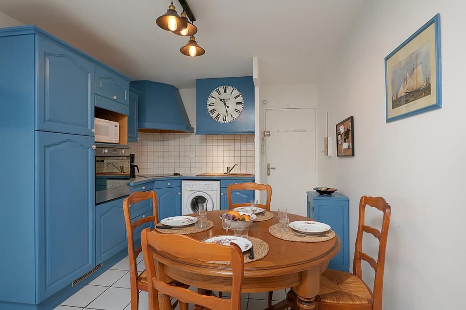 Dining area, kitchen
