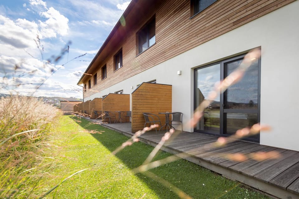 Property building, Day, Garden, Balcony/Terrace, Balcony/Terrace, Garden view