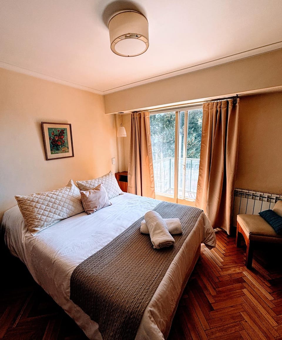 Bedroom, Lake view