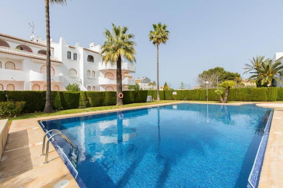 Garden view, Pool view, Swimming pool, sunbed