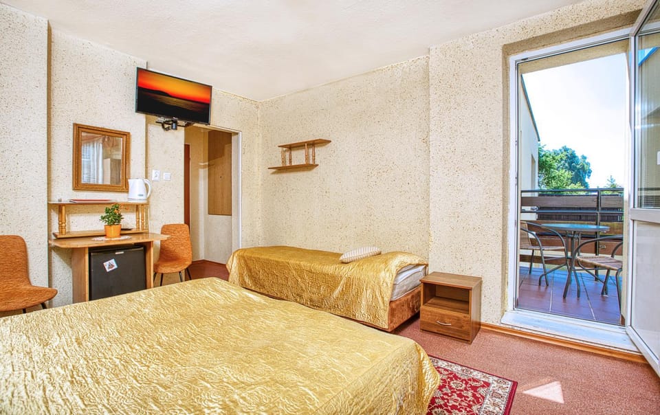 Bed, Photo of the whole room