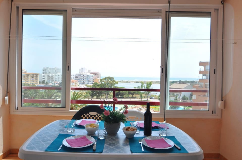 View (from property/room), Balcony/Terrace, Dining area