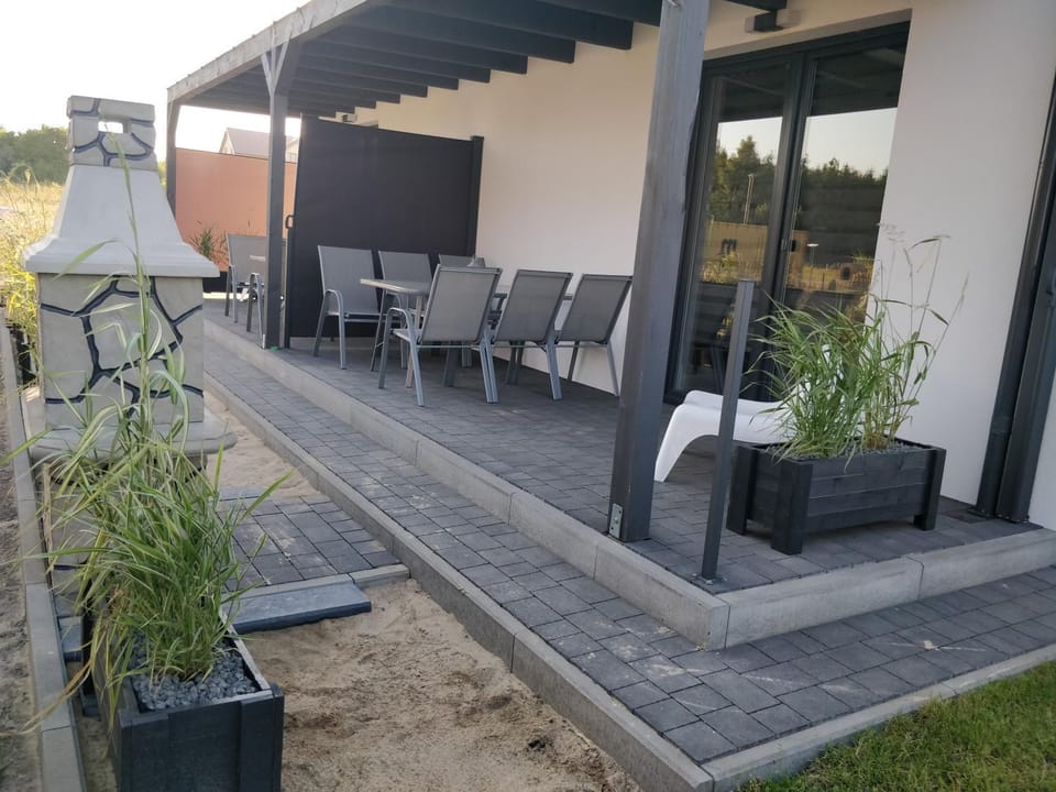 Patio, Facade/entrance