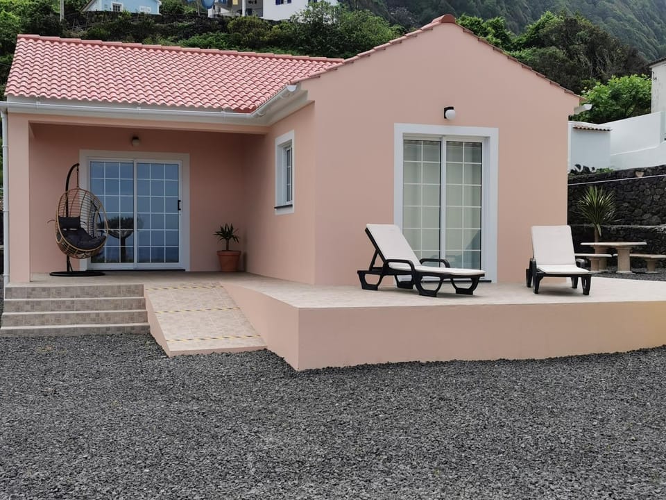 Property building, Facade/entrance, Off site