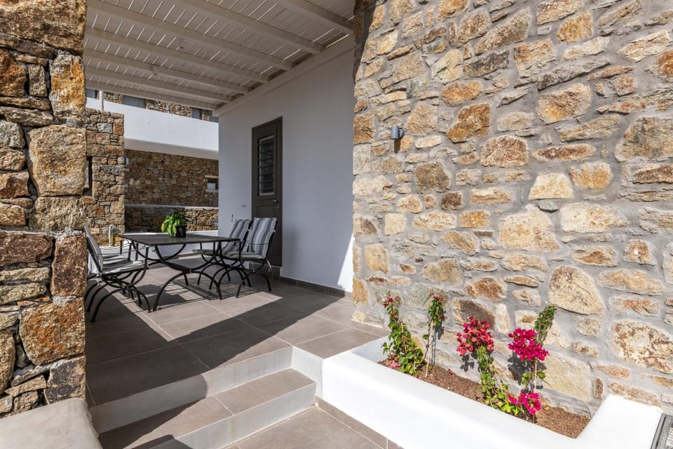 View (from property/room), Seating area, Inner courtyard view