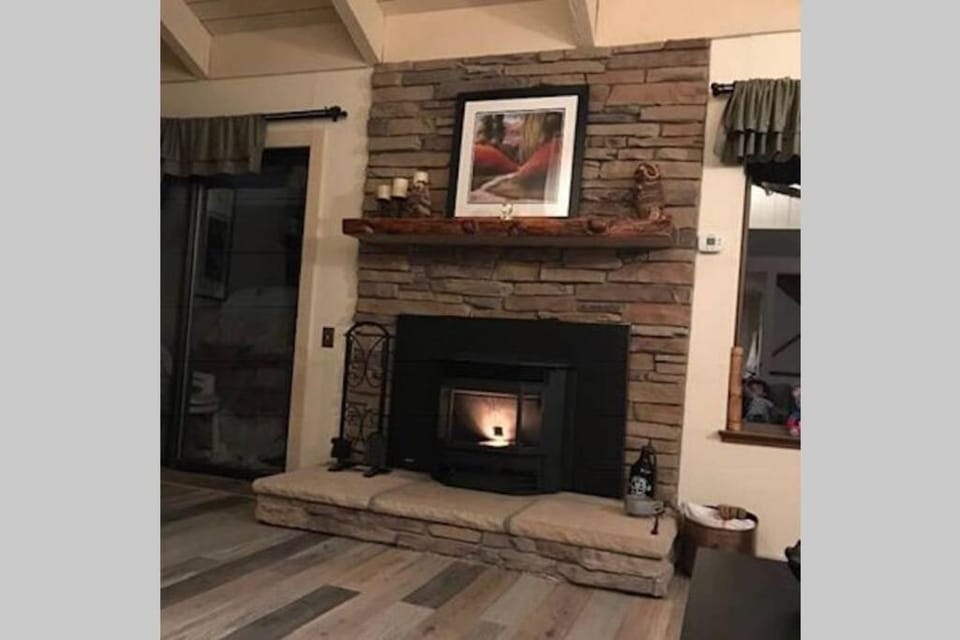 Comfy, Quiet, Condo near Lake Mary and the Village Apartment in Mammoth Lakes