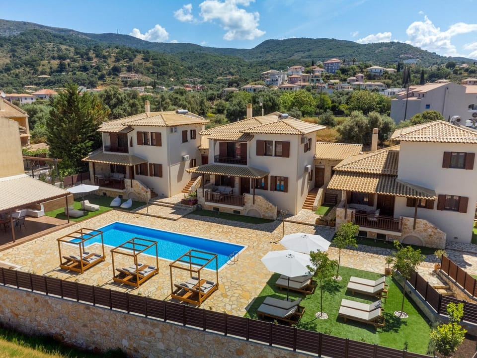 Property building, Natural landscape, Mountain view, Pool view, Swimming pool, sunbed
