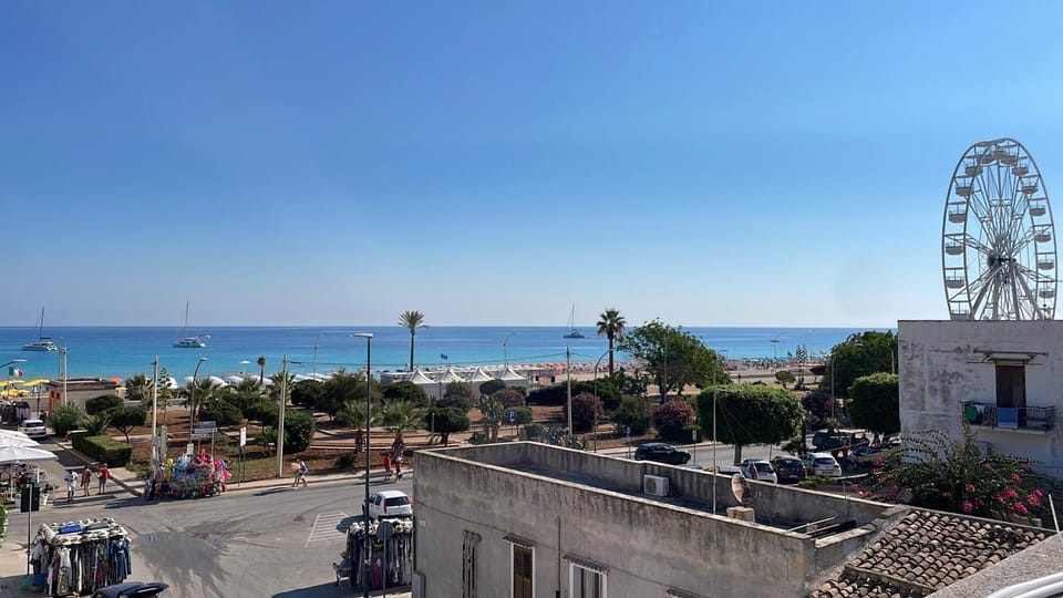Neighbourhood, Beach, Sea view, Location