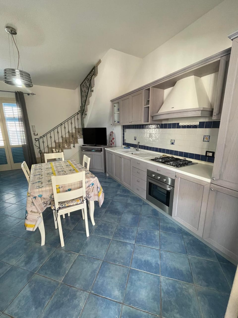 Kitchen or kitchenette, Dining area, pet friendly, stove