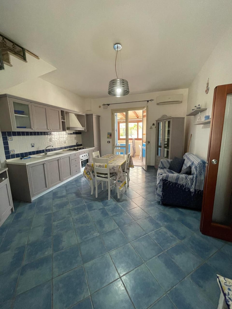 Kitchen or kitchenette, Living room, Dining area, pet friendly, stove