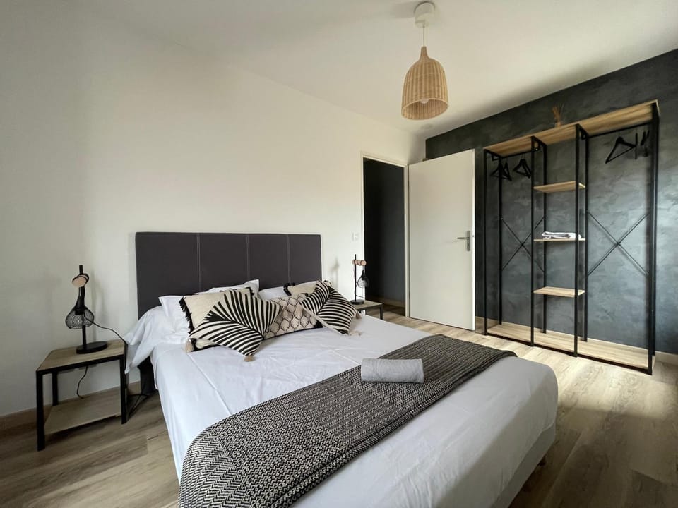 Bed, Bedroom