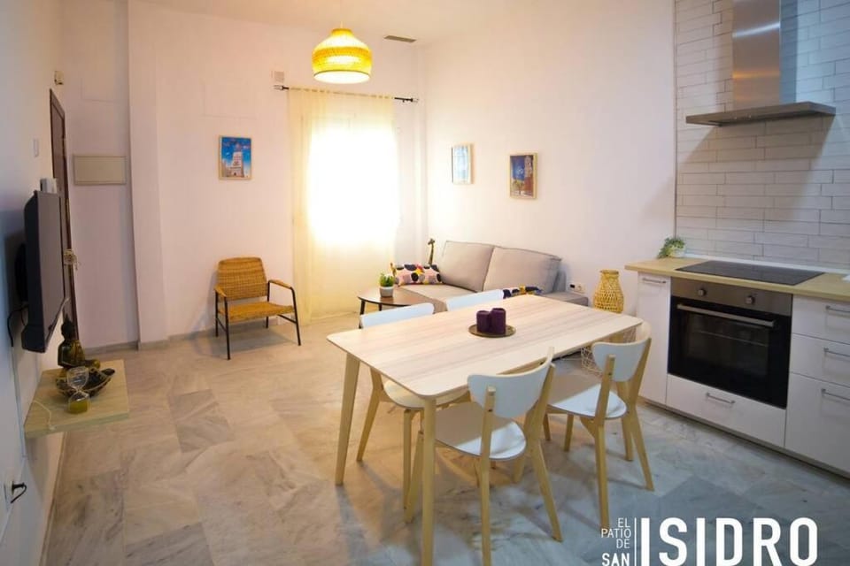 El patio de San Isidro by Gades Gestión Apartment in Cadiz