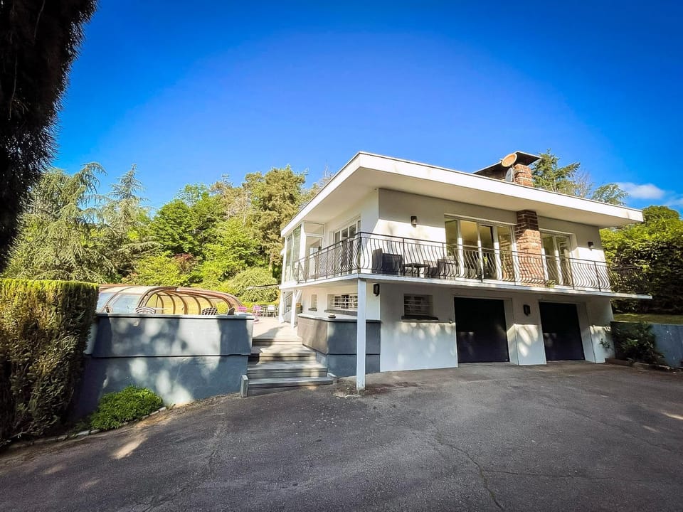 Property building, Day, View (from property/room), Balcony/Terrace