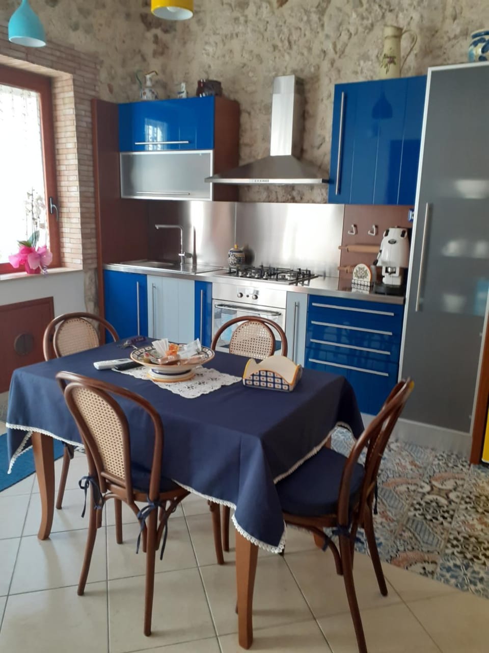 Kitchen or kitchenette, Dining area, minibar, pet friendly, stove