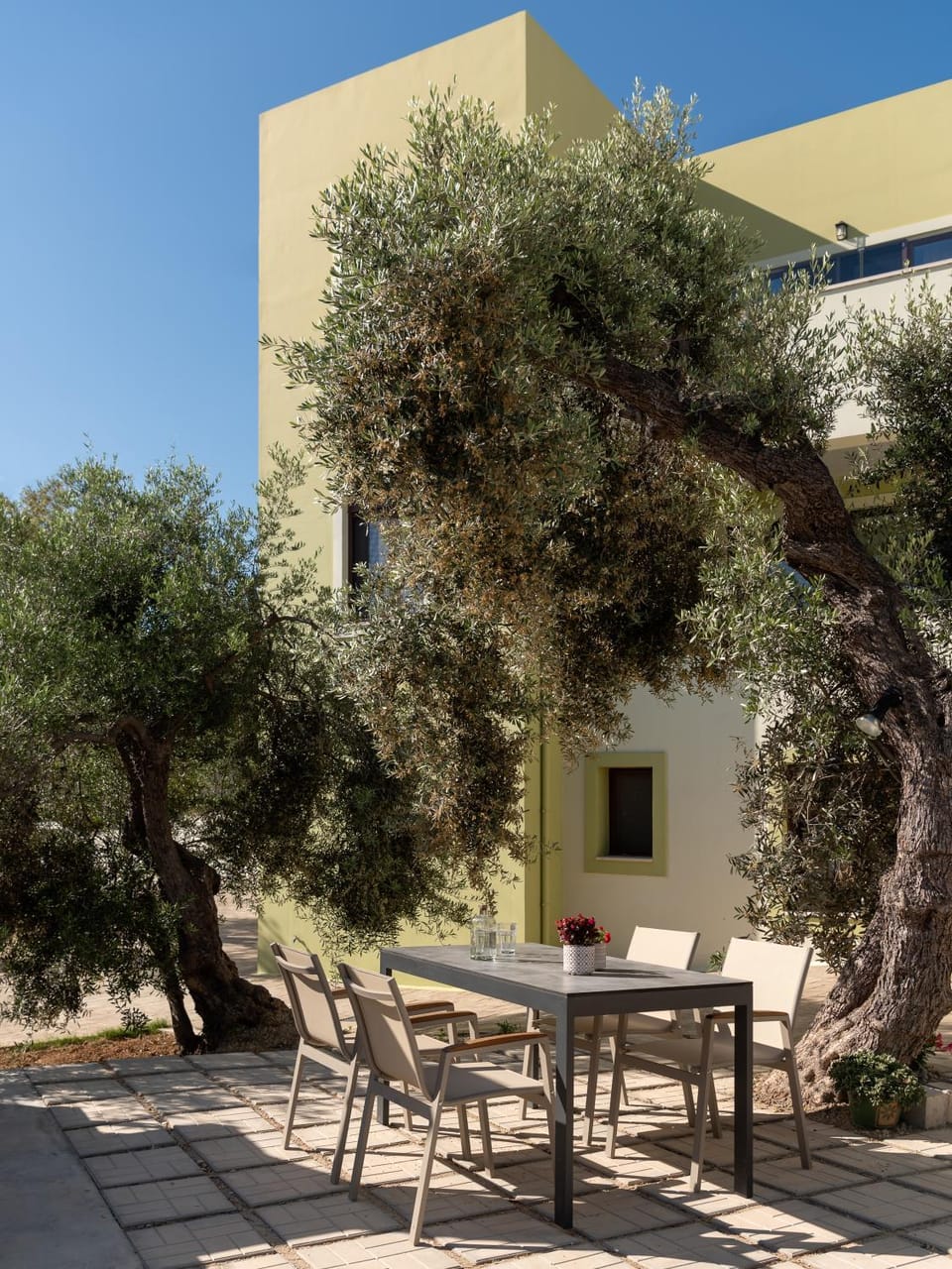 Property building, Patio, Spring, Day, Dining area