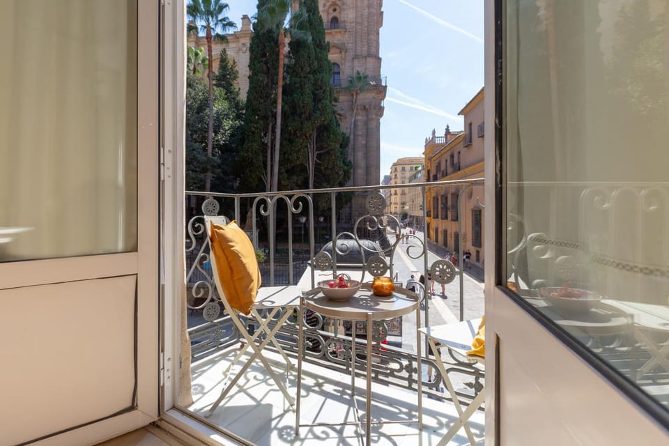 View (from property/room), Balcony/Terrace, Landmark view, Street view