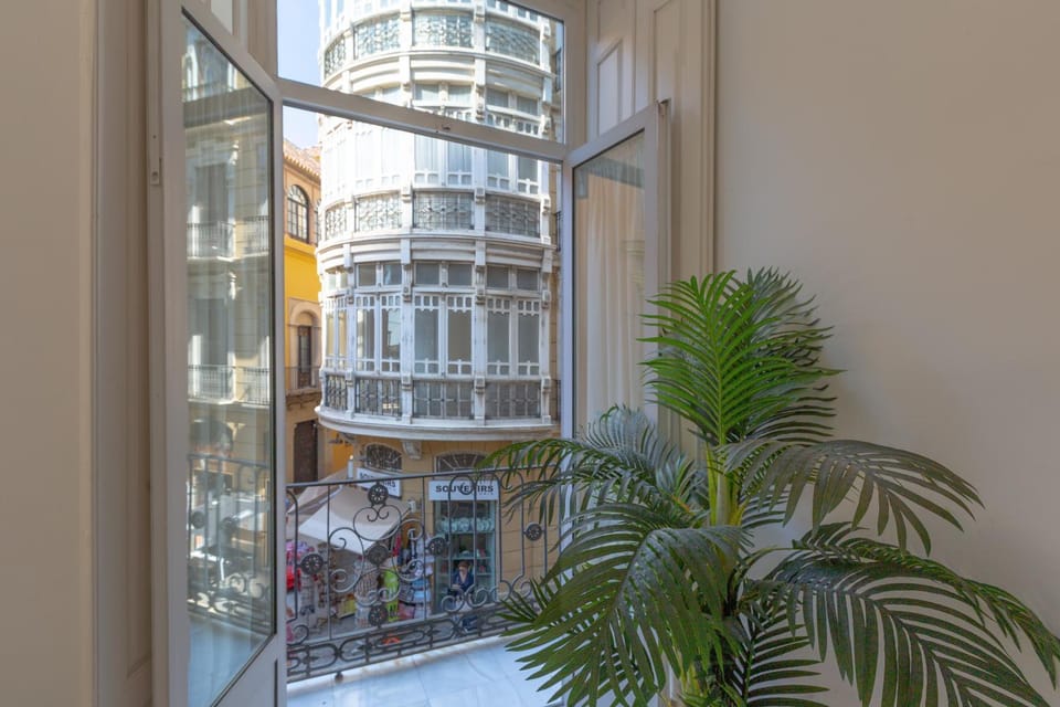 View (from property/room), Balcony/Terrace, Living room, Street view