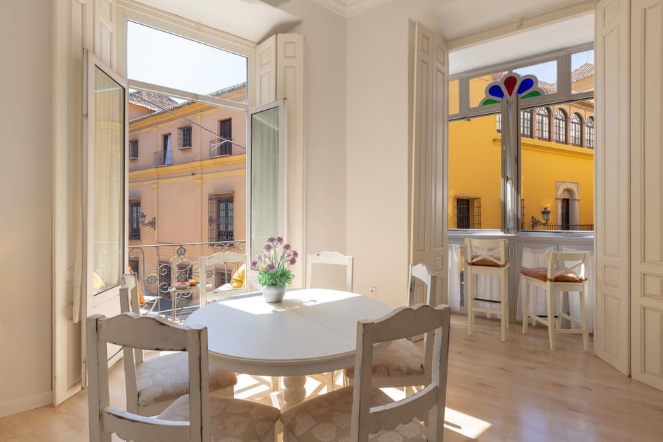 View (from property/room), Balcony/Terrace, Living room, City view, Landmark view, internet, air conditioner