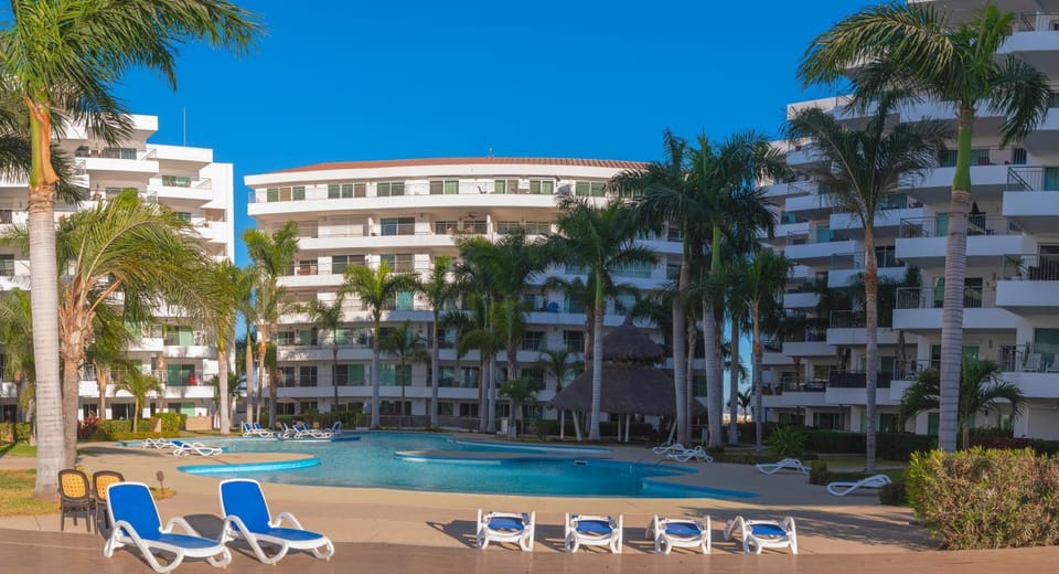 Property building, Pool view, sunbed