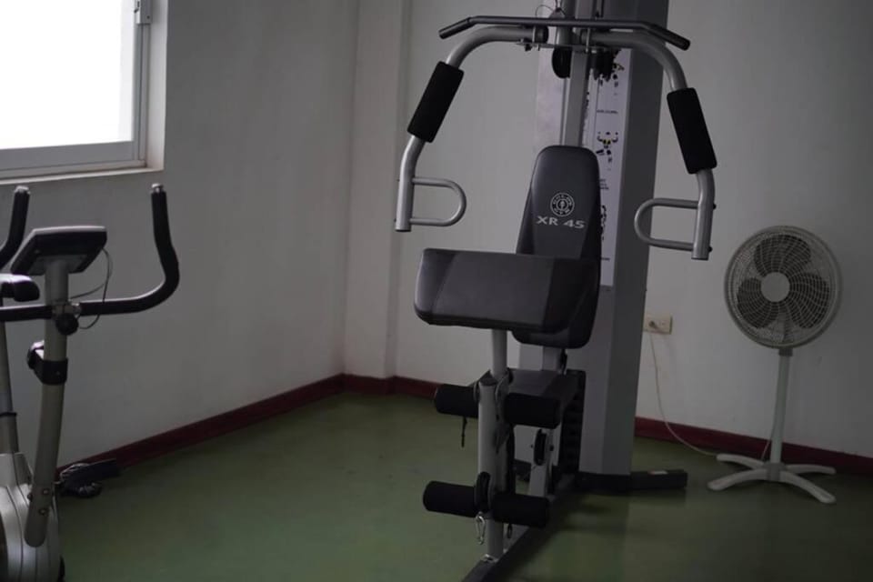 Fitness centre/facilities, fireplace