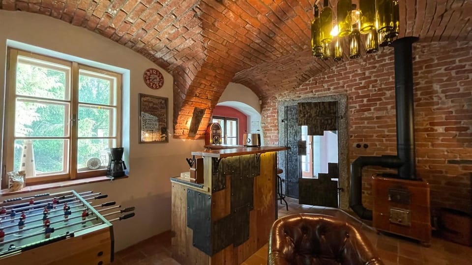 Communal lounge/ TV room, Kitchen or kitchenette