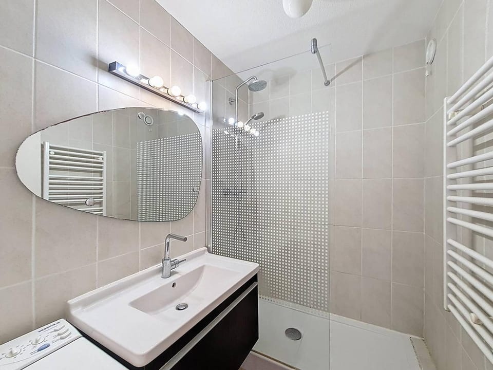 T2 avec Grande Loggia, Parking, Proche Plage et Commerces à La Favière Apartment in Bormes-les-Mimosas