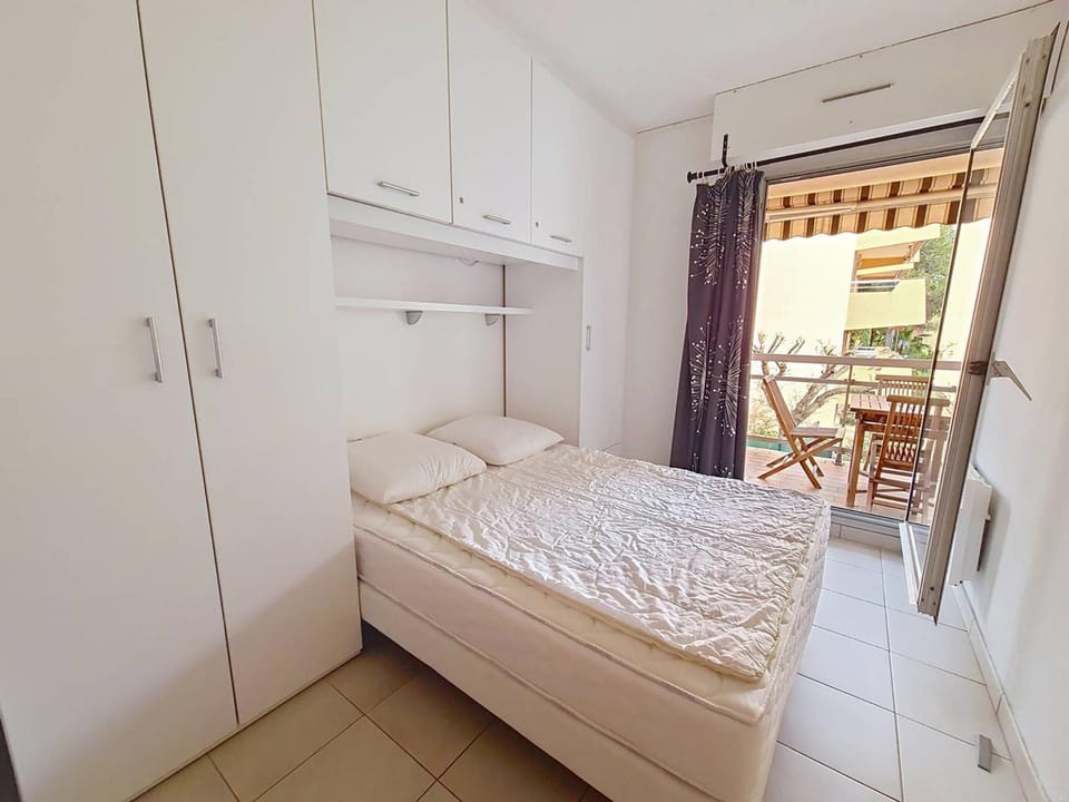 T2 avec Grande Loggia, Parking, Proche Plage et Commerces à La Favière Apartment in Bormes-les-Mimosas