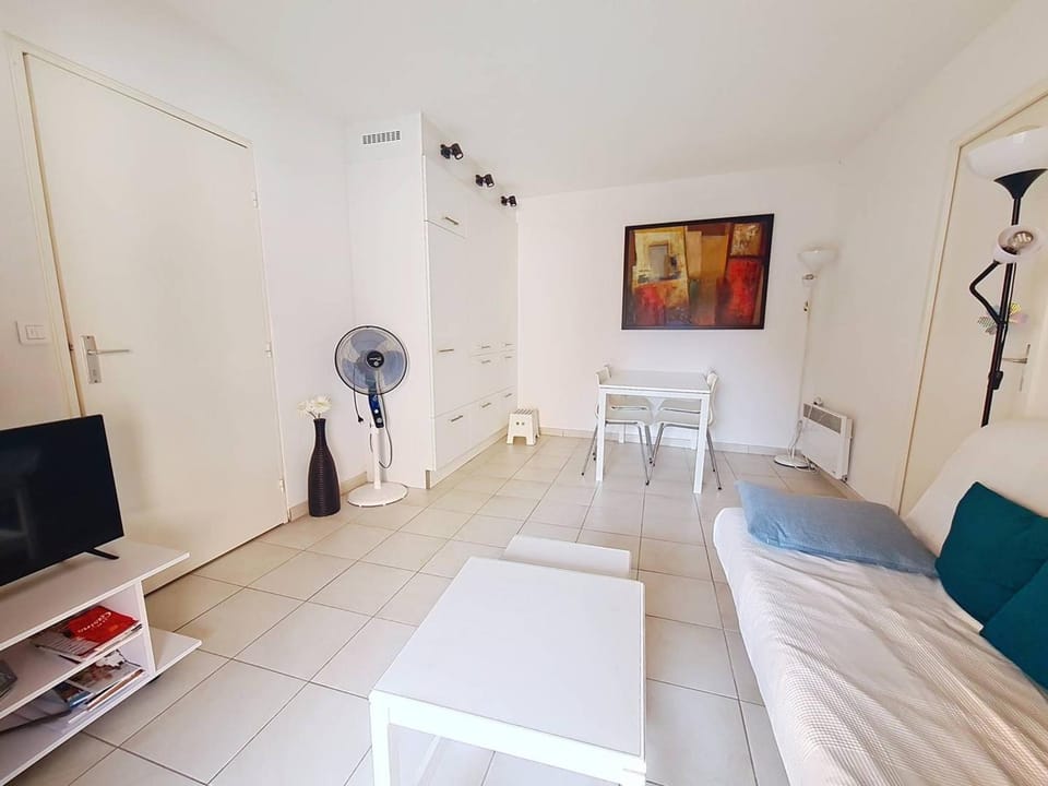 T2 avec Grande Loggia, Parking, Proche Plage et Commerces à La Favière Apartment in Bormes-les-Mimosas
