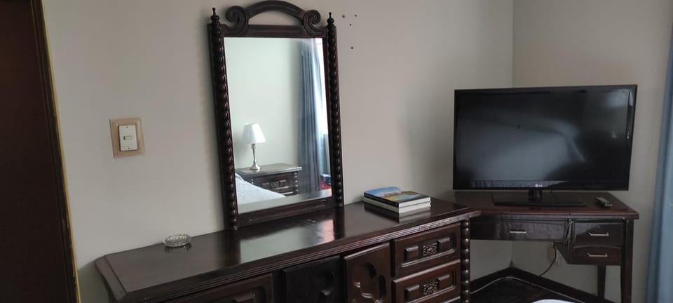 San Borja Habitación amoblada independiente dentro de departamento amoblado tipo ROOMMIE Tv42 Cerca JockeyPlaza Vacation rental in San Borja