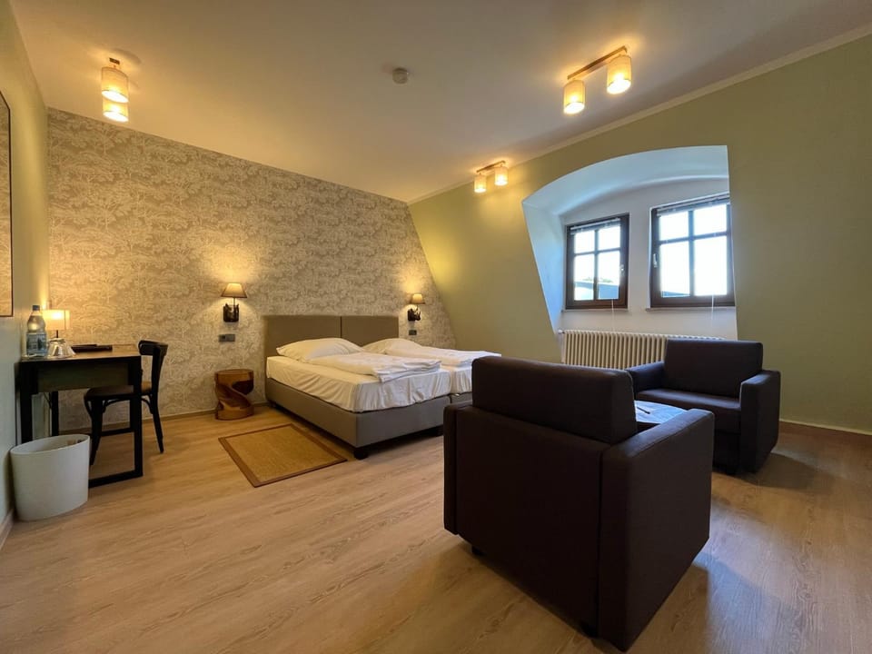 Bed, Living room, Photo of the whole room, Seating area, Bedroom