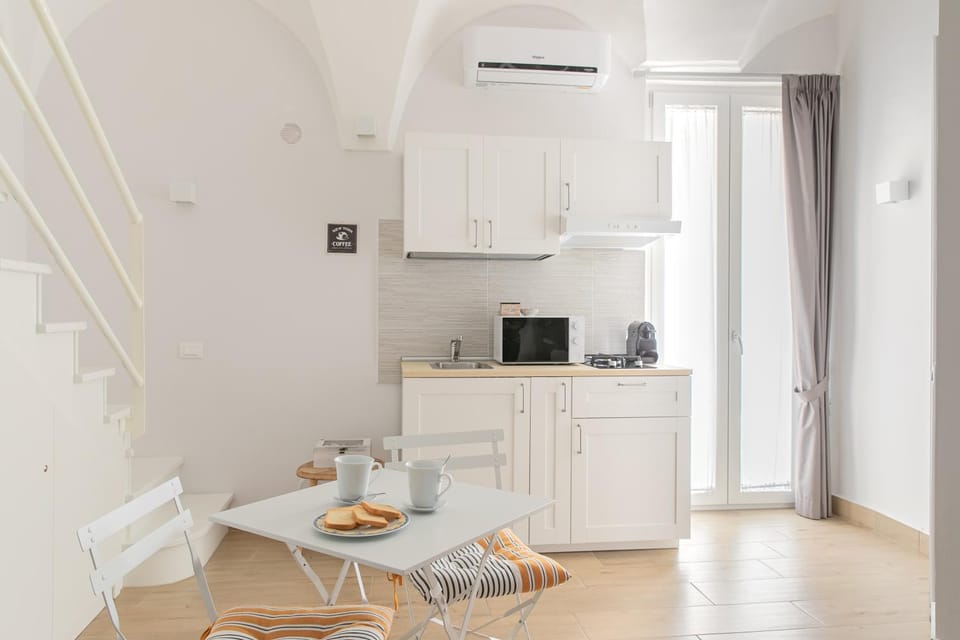 Coffee/tea facilities, Dining area