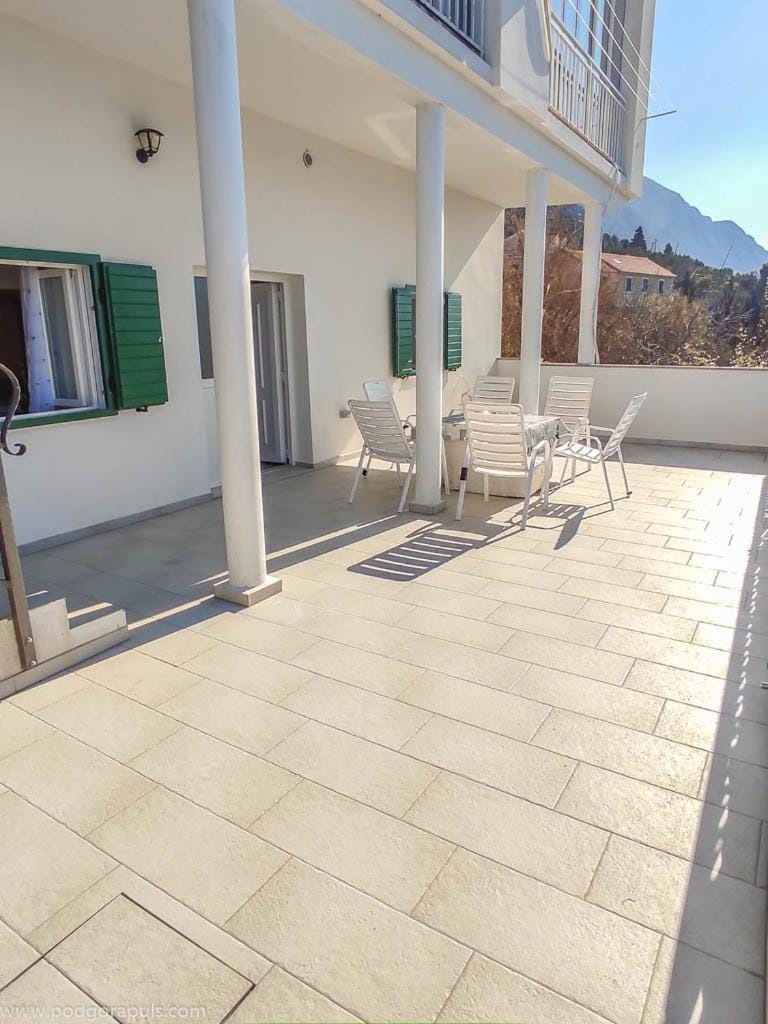 Property building, Day, Balcony/Terrace, Mountain view, sunbed