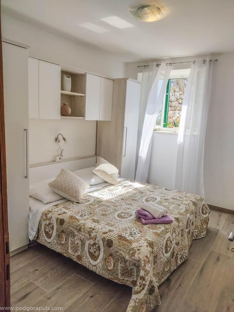 Bed, Photo of the whole room, Bedroom, wardrobe