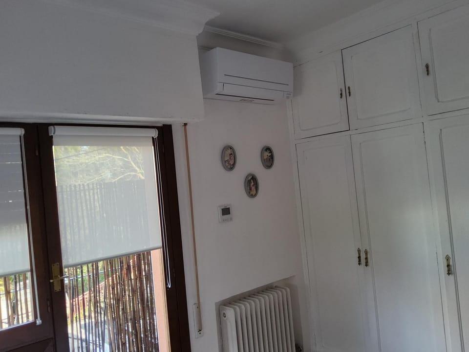 Bedroom, air conditioner