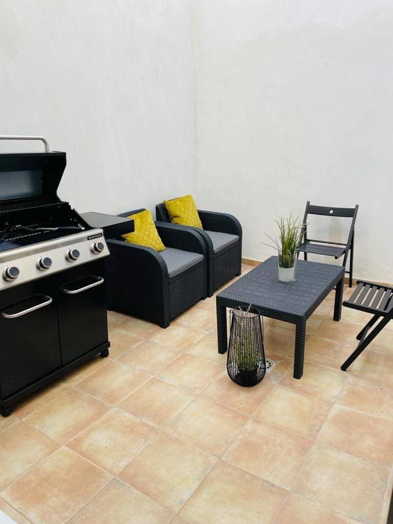 BBQ facilities, Kitchen or kitchenette, Living room, Dining area
