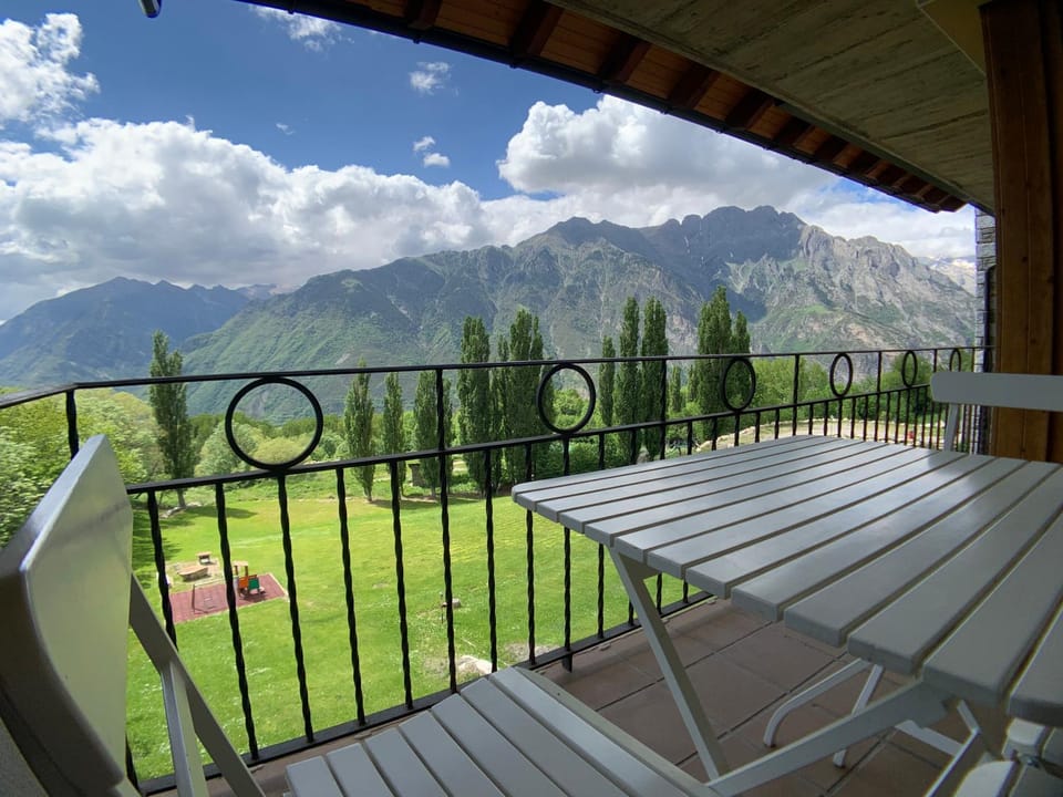 Natural landscape, Balcony/Terrace, Garden view, Garden view, Mountain view, hair dresser