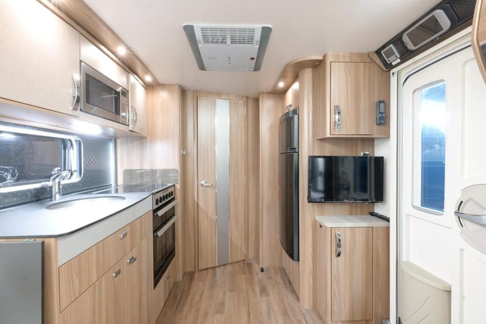 Property building, Kitchen or kitchenette, oven, stove, toaster