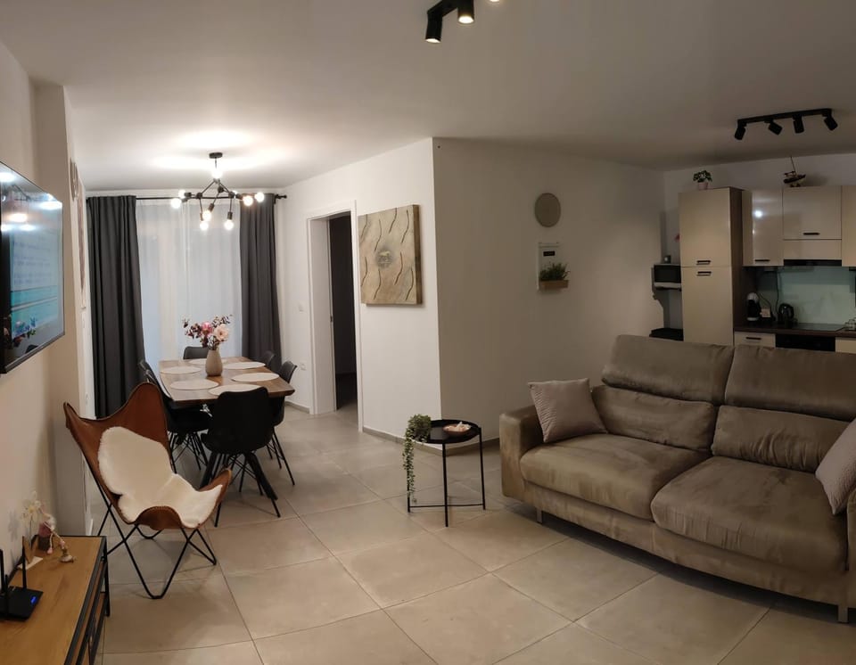 Living room, Dining area, kitchen