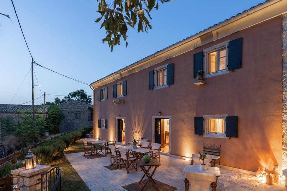 Property building, Patio, Balcony/Terrace