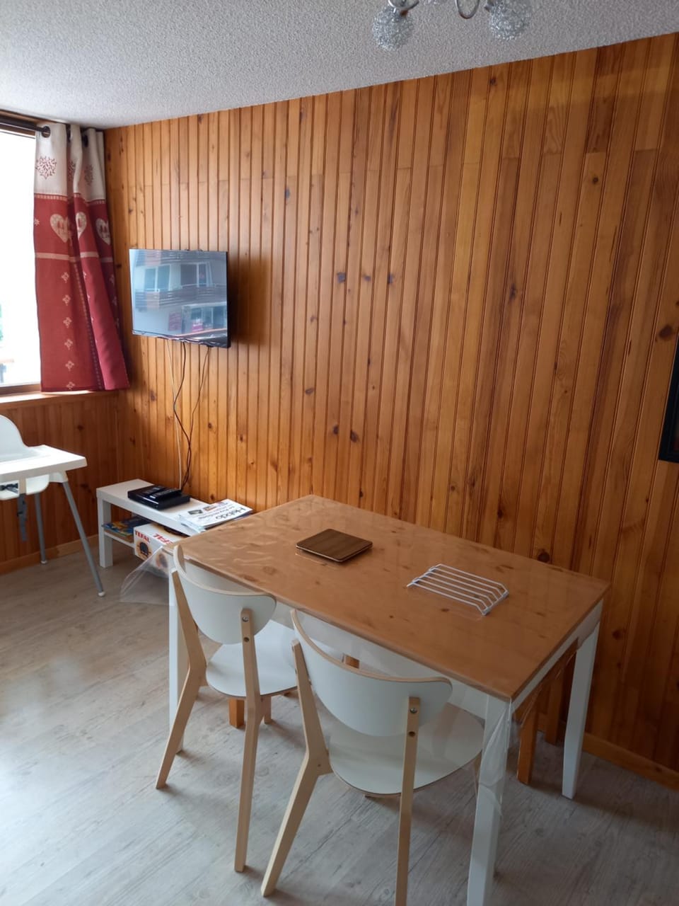 Studio 4 personnes centre Superbesse Apartment in Besse-et-Saint-Anastaise