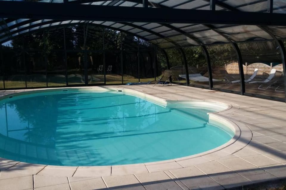 Solarium, Swimming pool, sunbed