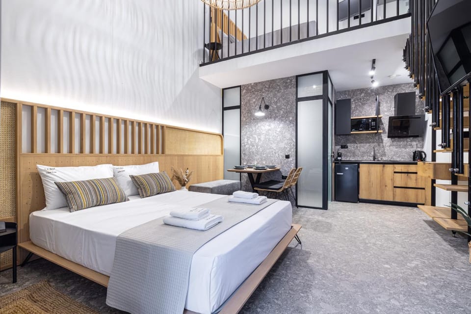 Bed, TV and multimedia, Kitchen or kitchenette, Living room, Photo of the whole room, Seating area, Dining area, Bedroom, towels