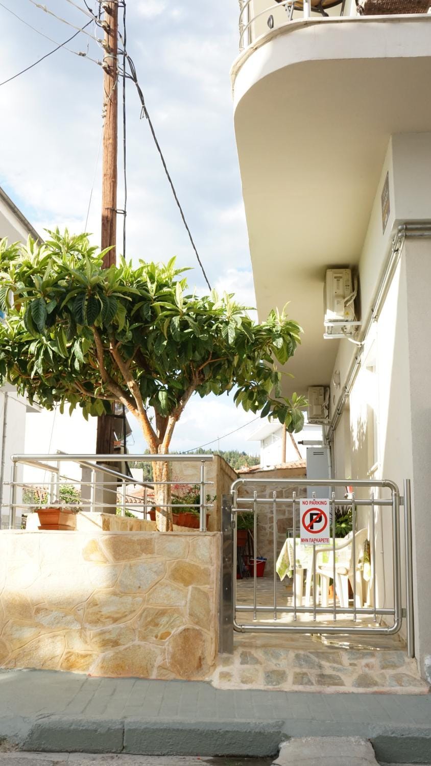Facade/entrance