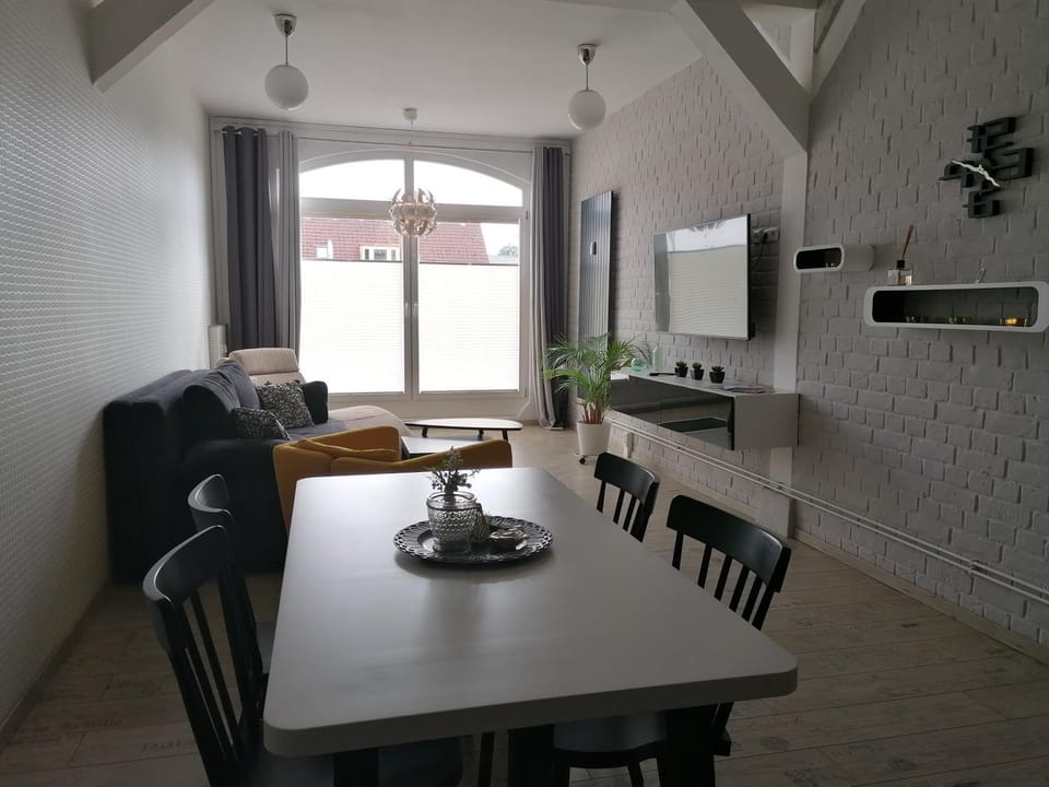 Living room, Seating area, Dining area
