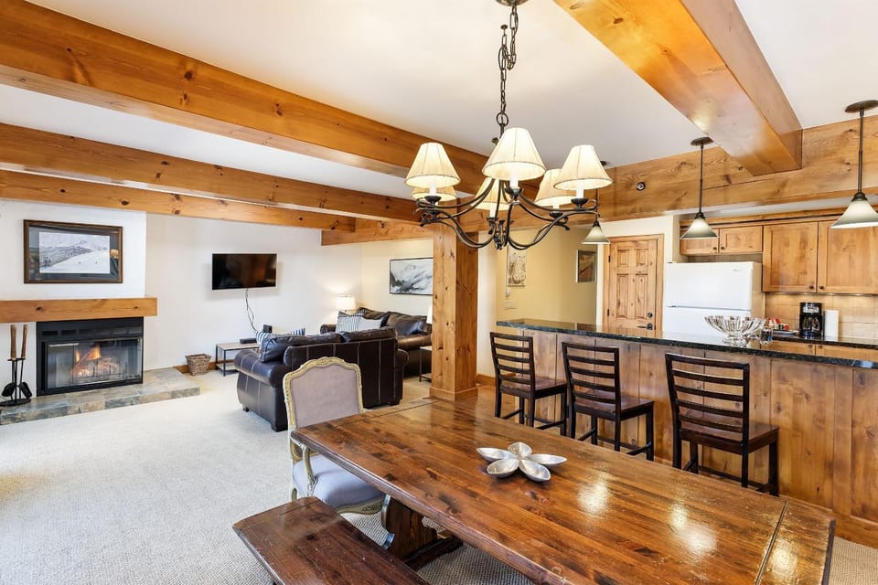 Snowmass 2br Getaway Pool, Hot Tub & Ski Access - D2 Apartment in Snowmass Village