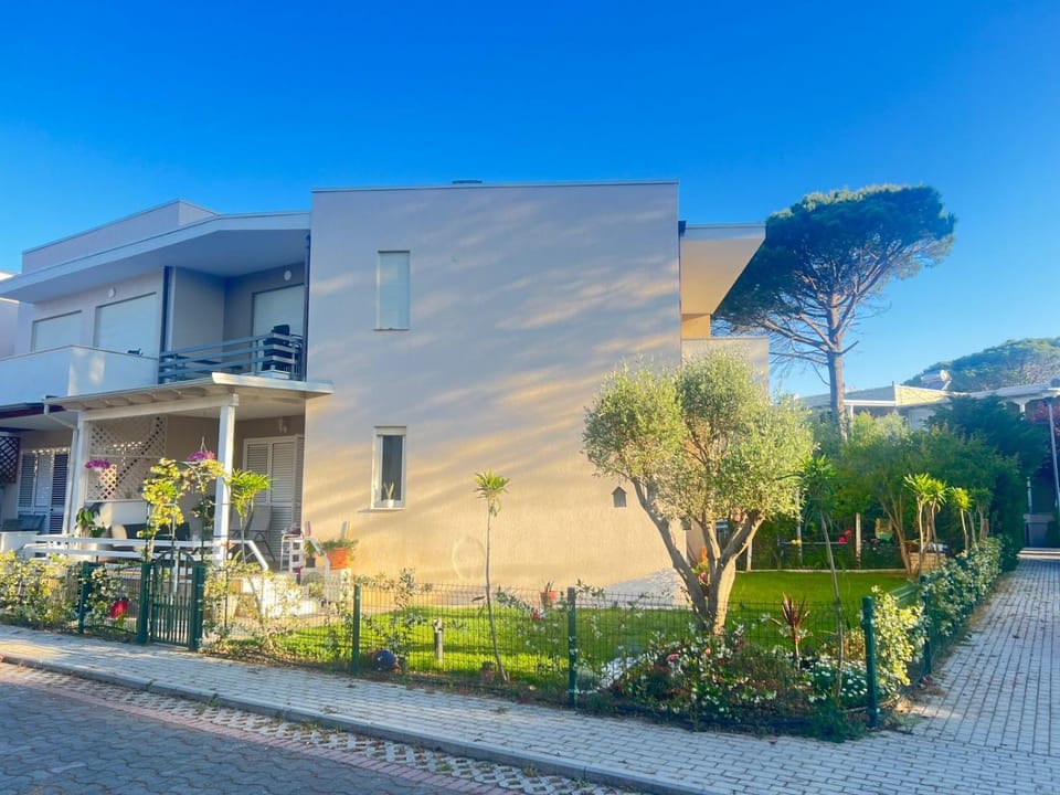 Property building, Spring, Garden